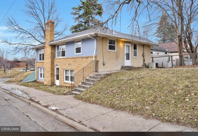 Building Photo - 3759 N Knox Ave