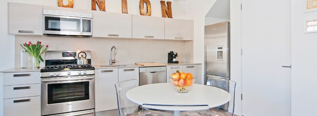 Interior Photo - 281 Union Ave