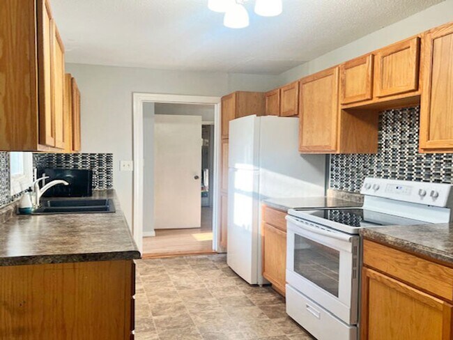 Foto del edificio - Updated Rambler in Perfect Coon Rapids Loc...