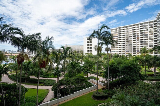 Foto del edificio - 2500 Parkview Dr