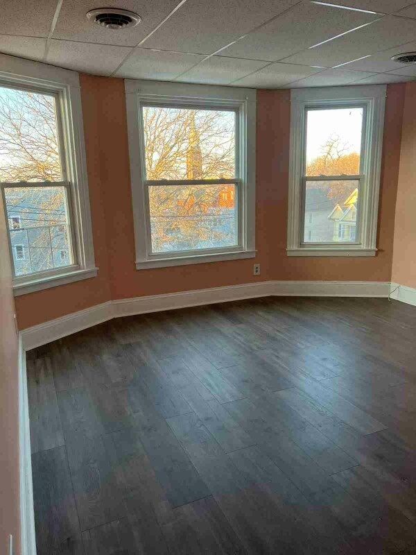 656 Crane St Unit 3rd Floor, Schenectady, NY 12303 Room for Rent in