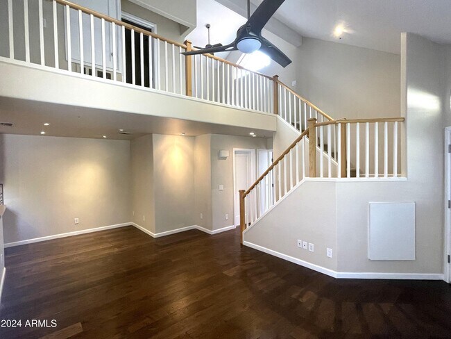 Building Photo - 1633 E Lakeside Dr