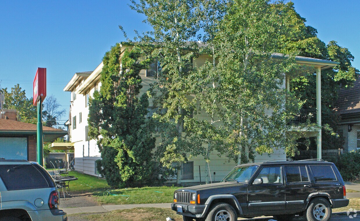 Primary Photo - 814 E Sharp Ave
