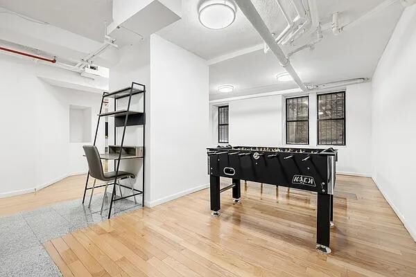 Building Photo - 341 W 45th St