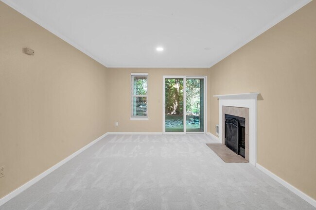 Building Photo - Water/Sewer/Garbage/One Parking Space Included