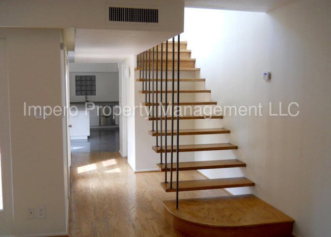 Building Photo - 1902 E Medlock Dr