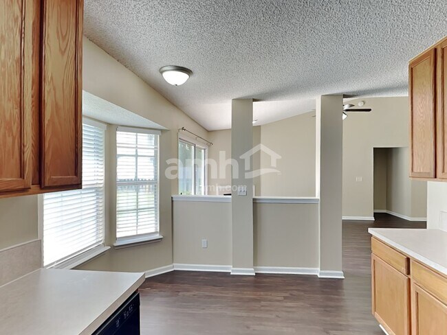 Foto del edificio - 1767 Saw Lake Dr