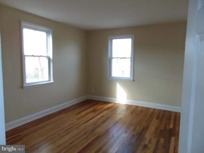 Building Photo - 3815 Oakford Ave