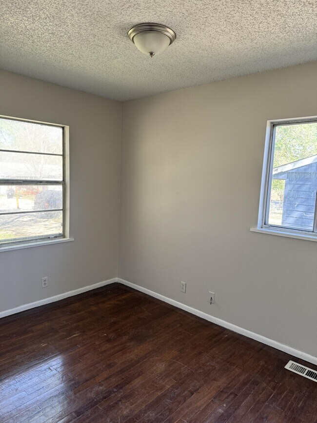 Foto del edificio - 830 SE Eastgate Dr