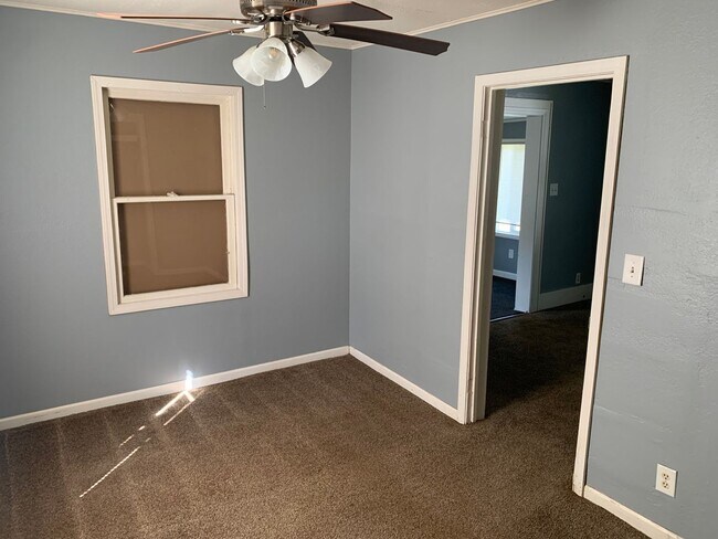 Foto del edificio - Single family home in Peoria Heights, 2 BR...