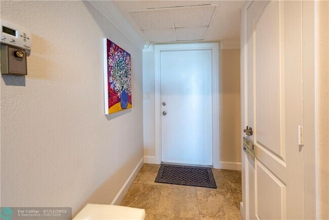 Building Photo - 3051 N Course Dr
