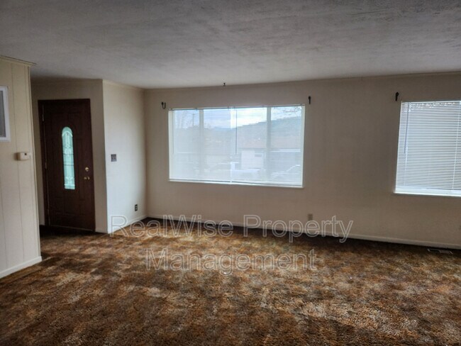 Building Photo - 3089 NE Follett St