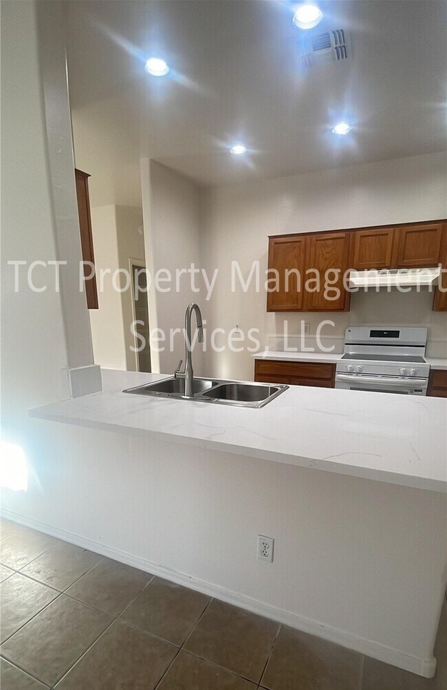 Foto del edificio - 3 Bedroom/2 Bath Phoenix Home Close to I-10 and 101