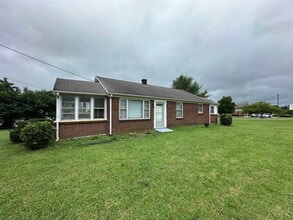 Building Photo - 1061 Village Hwy