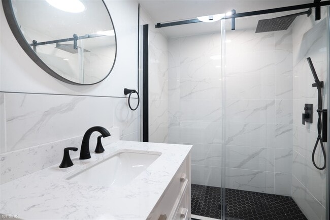 Building Photo - Studio, 1 bath Townhome - 619 Florida Aven...