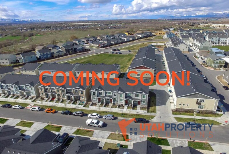 Primary Photo - 1087 Emerald Pools Ln