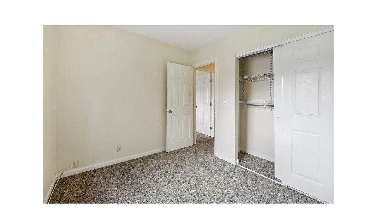 Foto del edificio - 214 Fairway Glen Ln