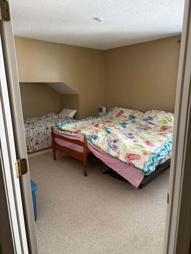 Building Photo - Beautiful 4 bedroom house in a great schoo...