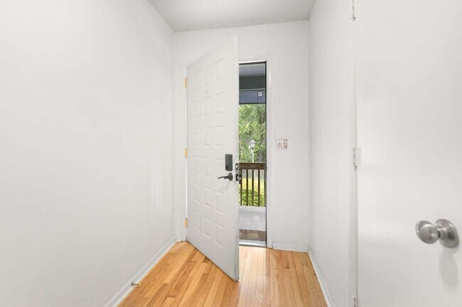 Foto del edificio - 1161 Shadow Lake Cir