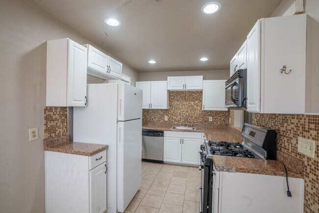Foto del edificio - Coming Soon! 2 bed/1 bath!