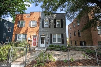 Building Photo - 4230 Edson Pl NE