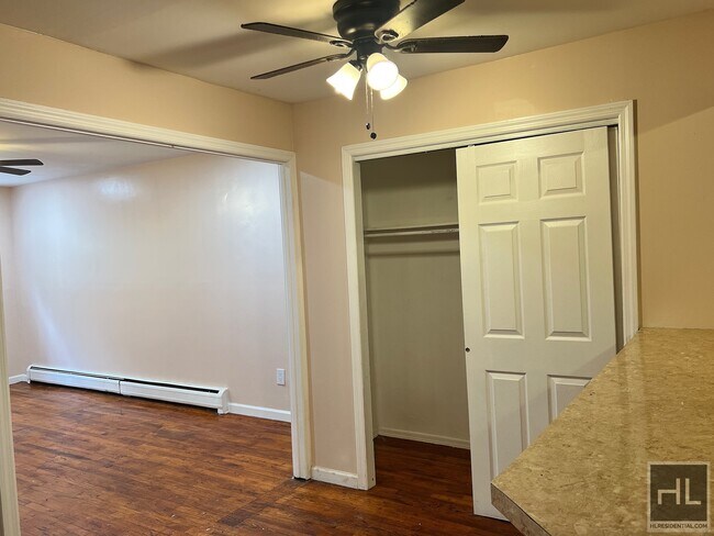 Building Photo - Amazing 1 Bed 1 Bath JAMAICA!!!