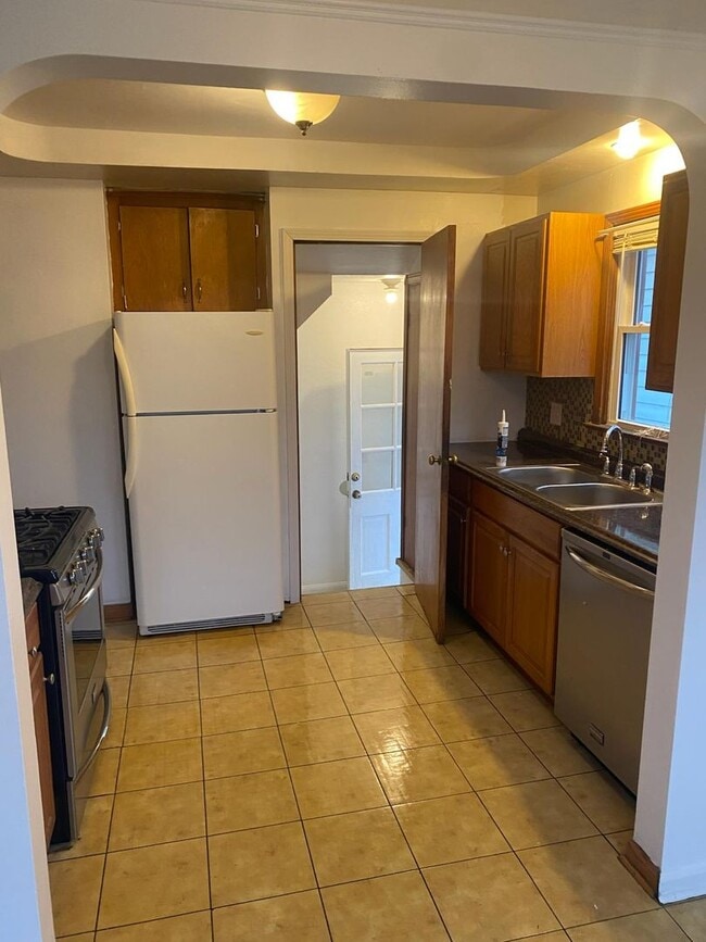 Foto del edificio - Charming 3-Bedroom Single-Family Home in Quiet Parma Neighborhood