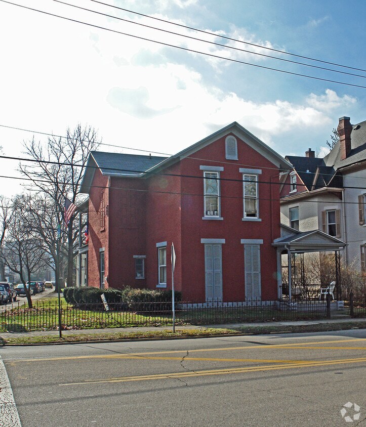 Foto principal - 216 E Central Ave