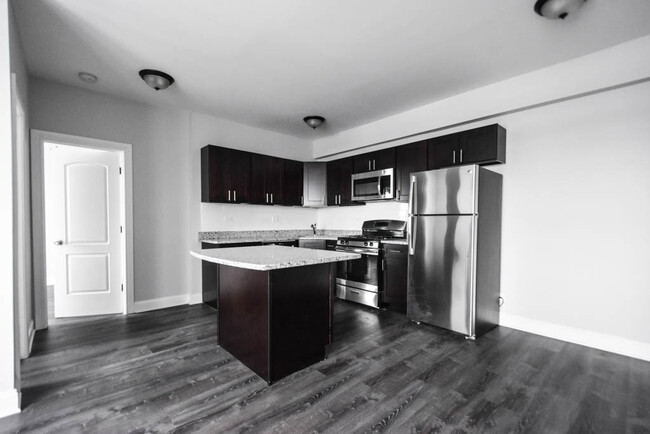 Building Photo - 1608 Sherwin
