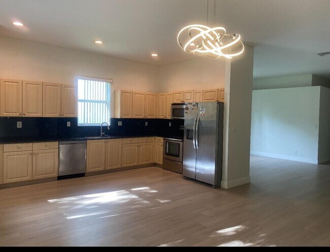 Foto del edificio - 7953 NW 70th Ave