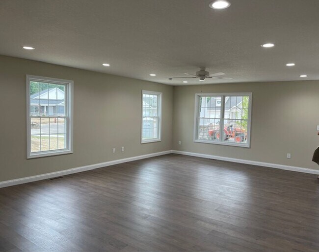 Foto del edificio - BRAND NEW Three Bedroom House