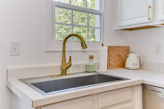 Foto del edificio - 2701 Oakland Ave