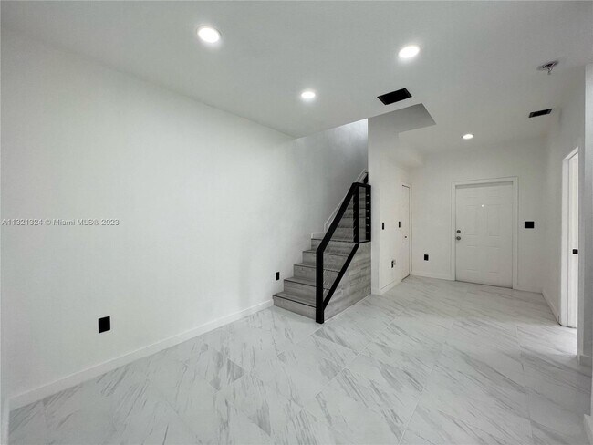 Building Photo - 1532 SE 24th Ct