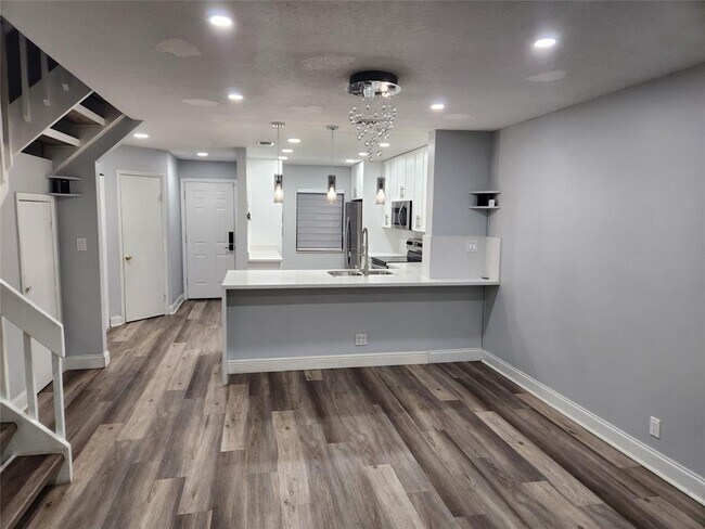 Building Photo - 3667 Carambola Cir N