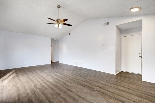 Foto del edificio - 5234-5236 Meadow Rise Street