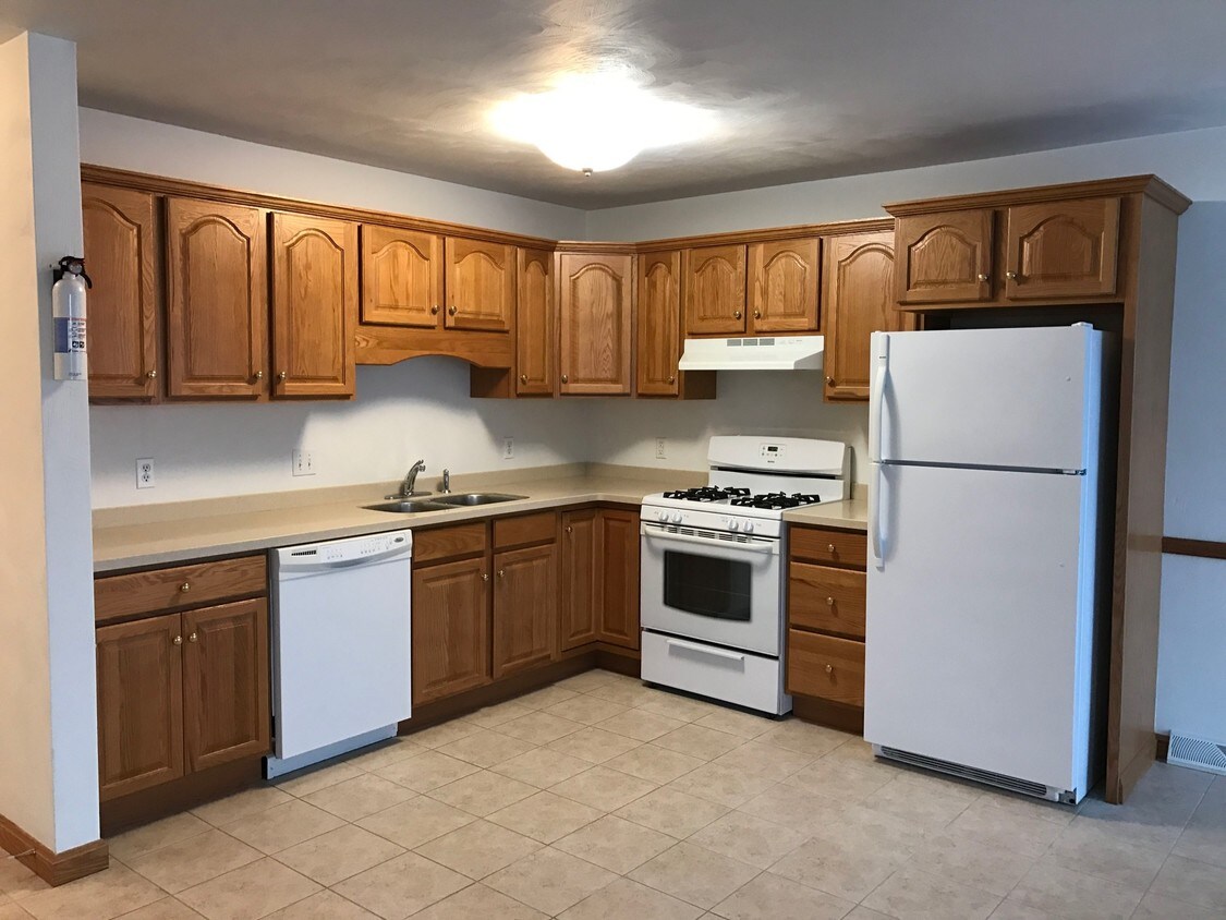 2922 Lena Ct, Erie, PA 16506 Townhome Rentals in Erie PA