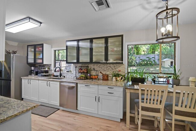 Building Photo - 889 Torchwood Dr