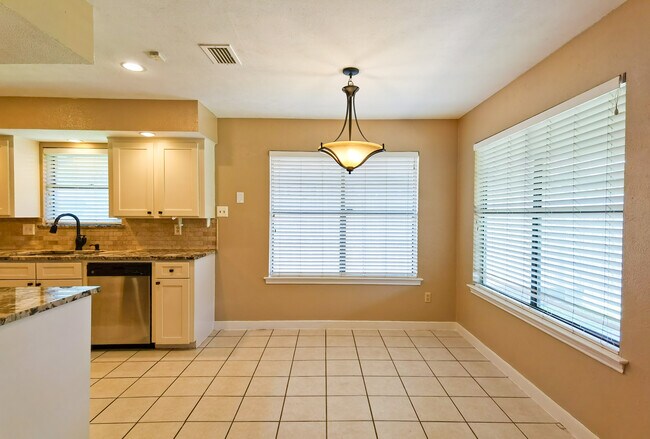 Building Photo - 200 Cheyenne Ct N