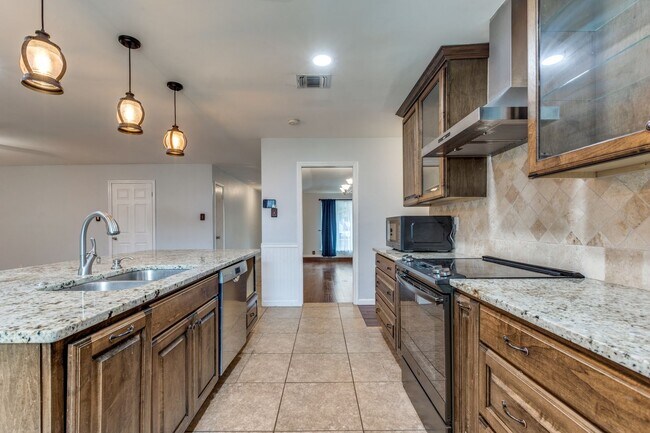 Building Photo - 4-BEDROOM HOME ON CUL DE SAC LOT IN WOODS END