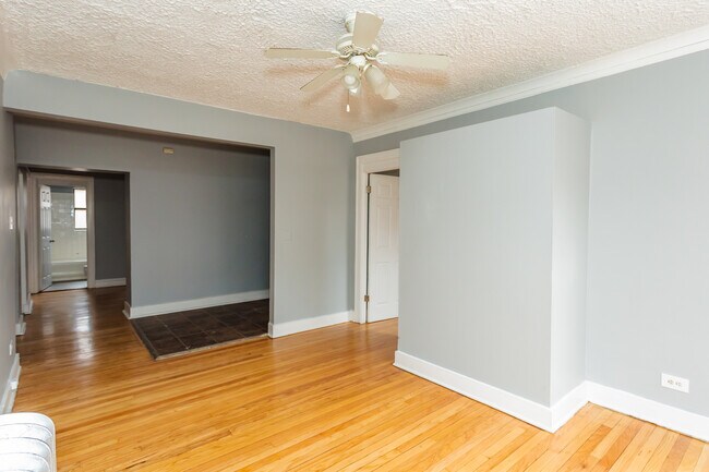 Foto del edificio - 6959 S Paxton Ave