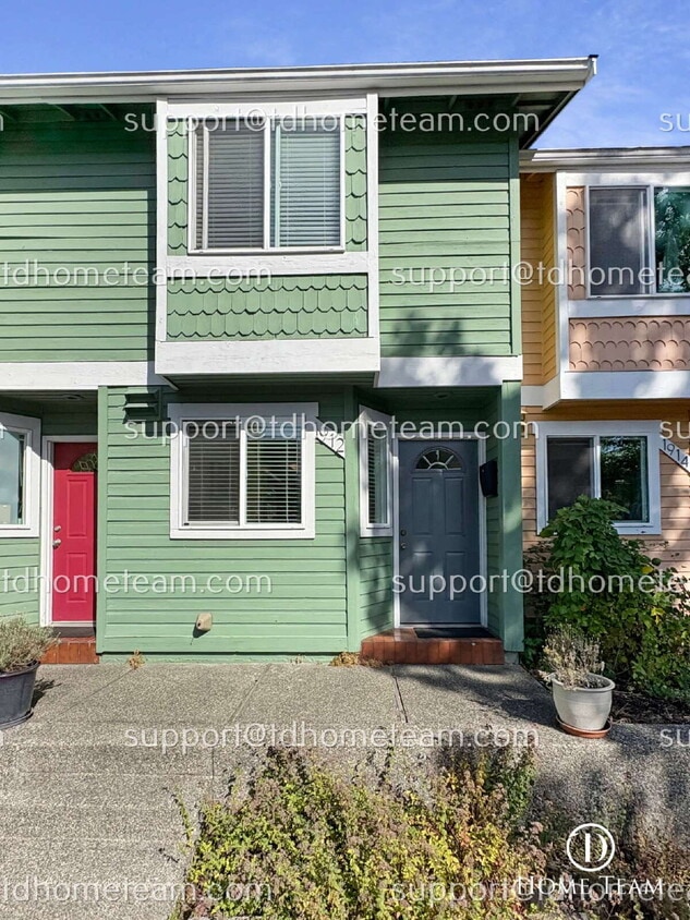 Primary Photo - "Charming 2-Bed Townhouse with Gleaming Ha...