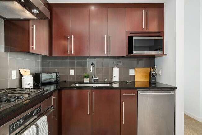 Foto del edificio - Little Italy Fully Furnished 1 Bedroom! Av...