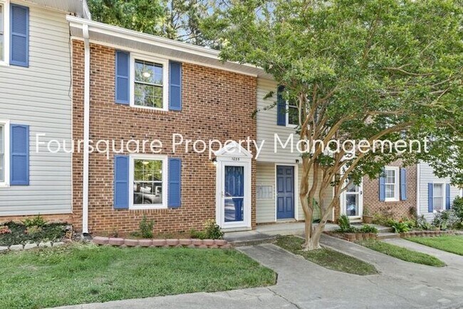 Building Photo - Town Home | Assigned Parking | Convenient ...