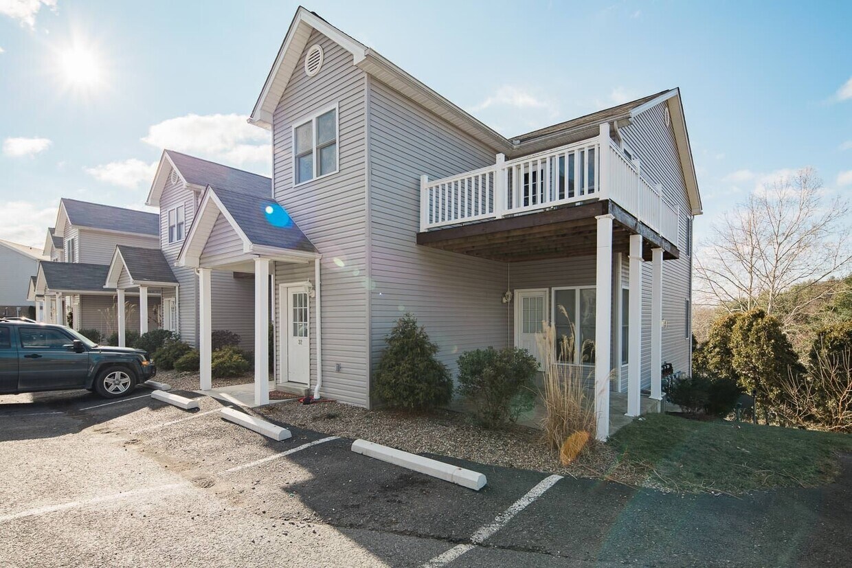 8 Bakers Lndg, WV 26505 Townhome Rentals in WV