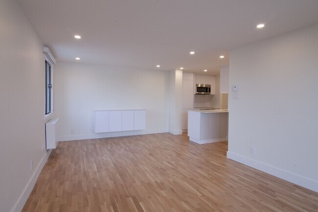 Building Photo - 1550 Avenue Filion