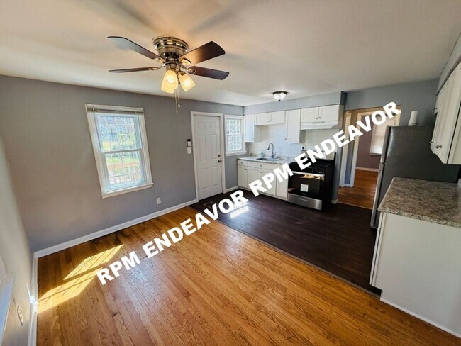 Foto del edificio - Large 4-Bedroom 2bath Home. Move in Ready! Section 8 Accepted!