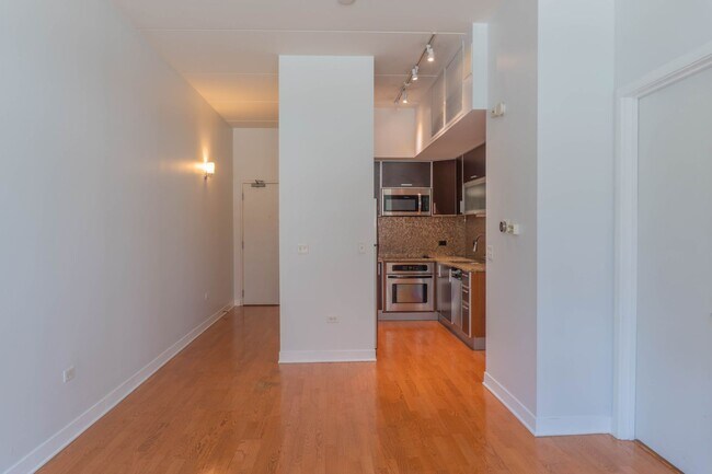 Foto del edificio - 650 W Wayman St