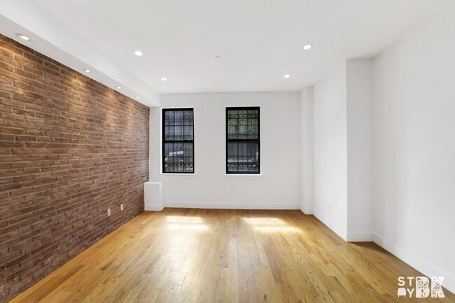 Building Photo - 35A Lexington Ave