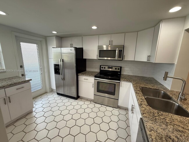 Foto del edificio - 441 NE 195th St