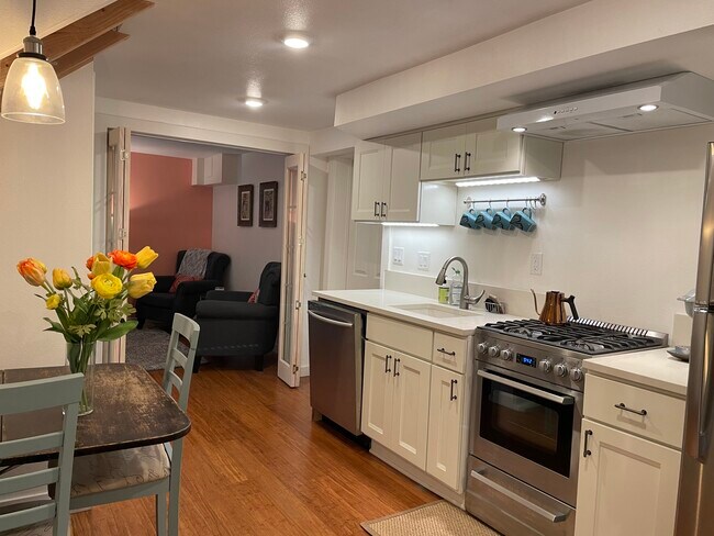 Foto del edificio - 2411 SE Main St